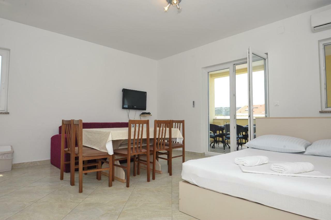 Apartmani Vrtlici Zdenka Stara Novalja Exterior photo