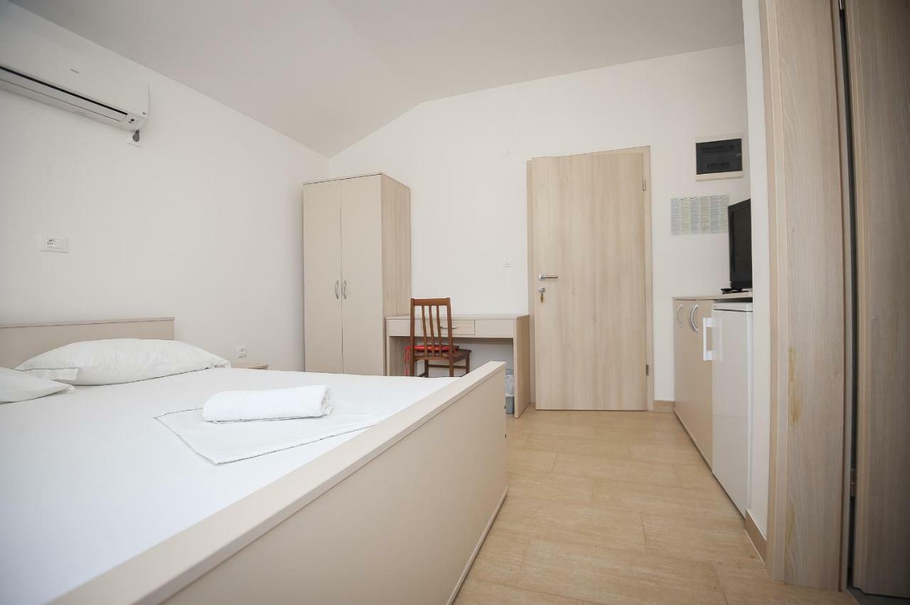 Apartmani Vrtlici Zdenka Stara Novalja Exterior photo