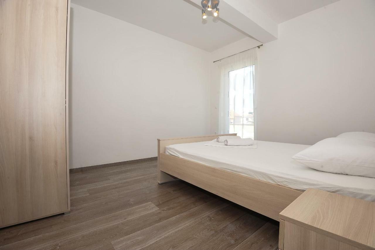 Apartmani Vrtlici Zdenka Stara Novalja Exterior photo