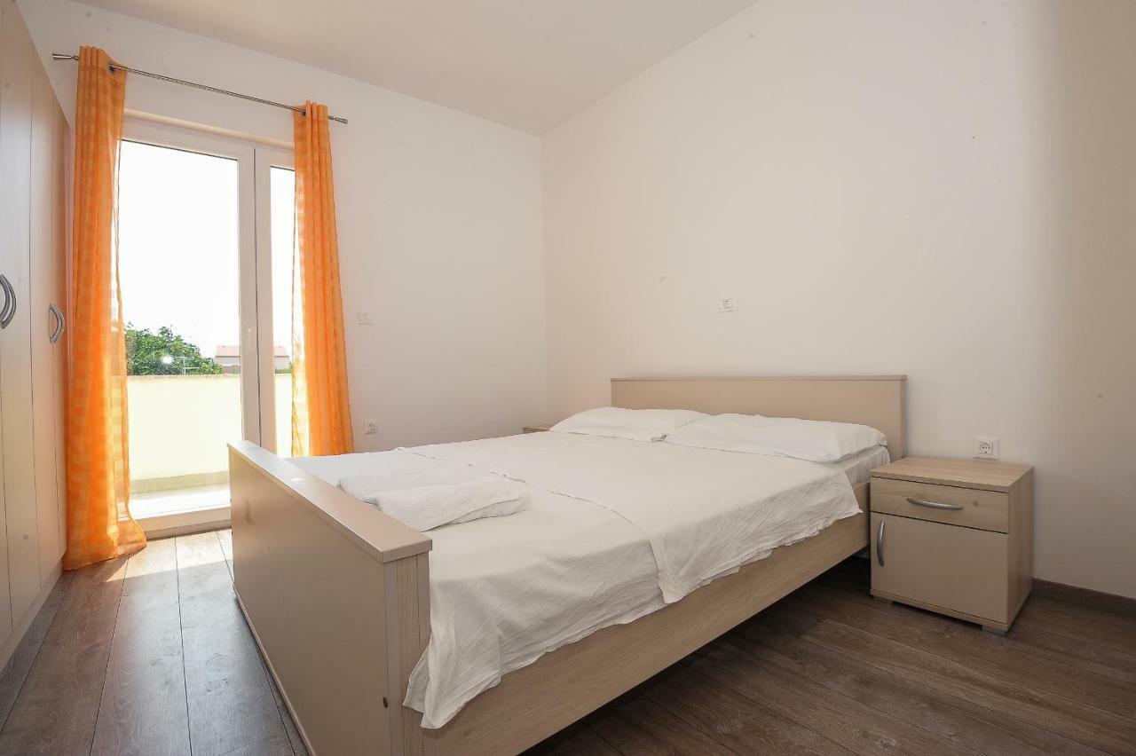Apartmani Vrtlici Zdenka Stara Novalja Exterior photo